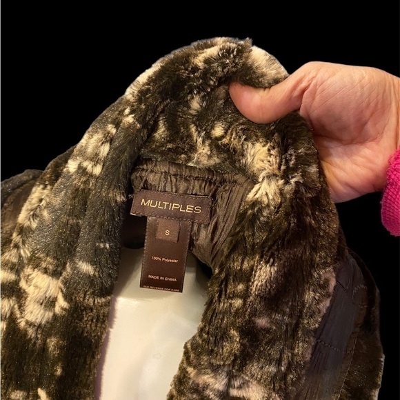 light weight Vest by Multiple -borders are faux leopard print- 2024 new trend - Picture 5 of 5